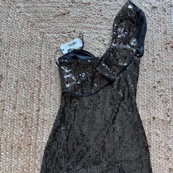 Saylor - Gracie Sequin Ruffle Dress - New with tags NWT - XS 🖤 - Picture 4 of 10
